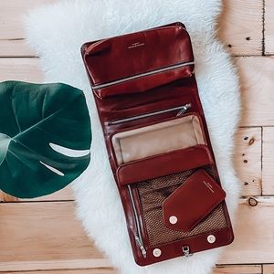 Men’s leather toiletry bag.